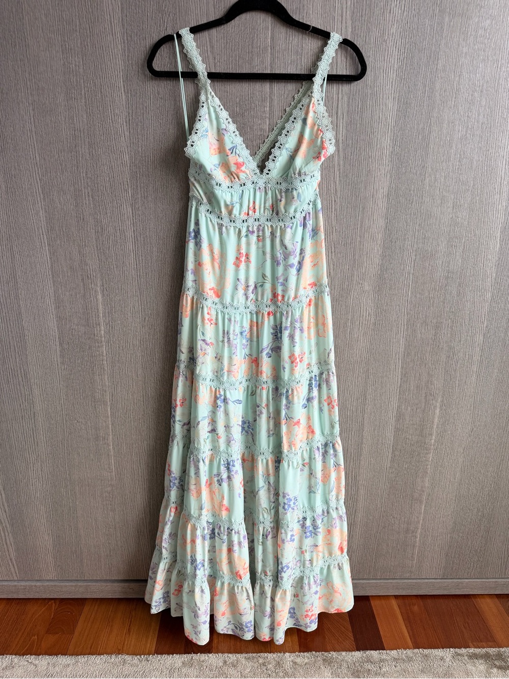 Alice + Olivia Mint Floral Lace-Trim Tiered Maxi Dress